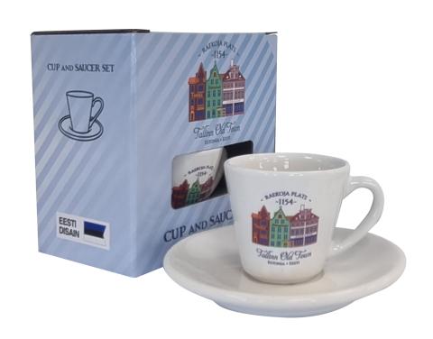 Espressotass taldrikuga vanalinna majad